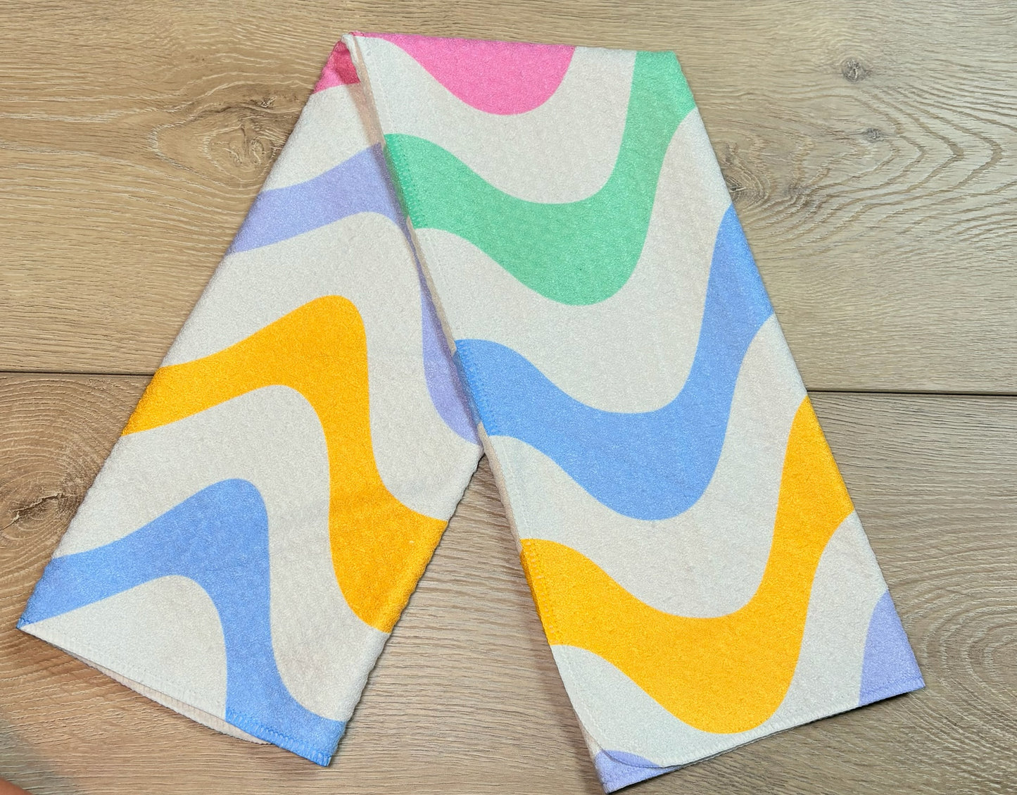 Retro Waves Hand towel